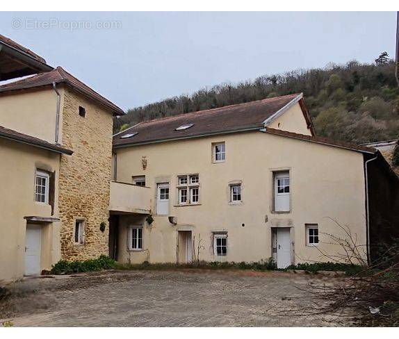 Appartement à LA BALME-LES-GROTTES