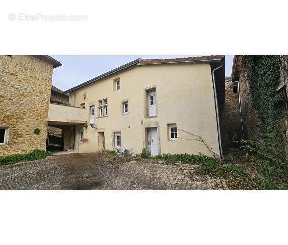 Appartement à LA BALME-LES-GROTTES