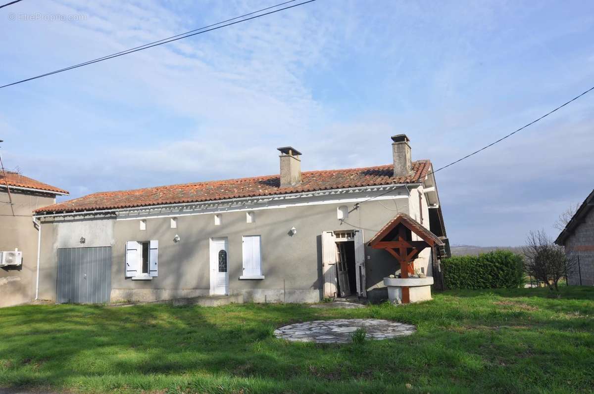 Maison à LA ROCHE-CHALAIS