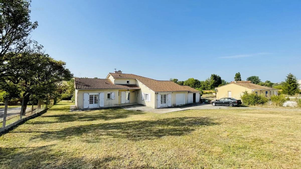 Maison à BLANZAC-PORCHERESSE