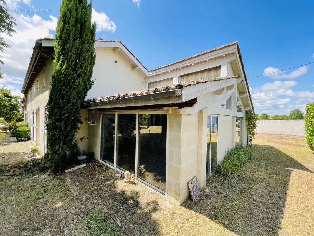 Maison à BARBEZIEUX-SAINT-HILAIRE