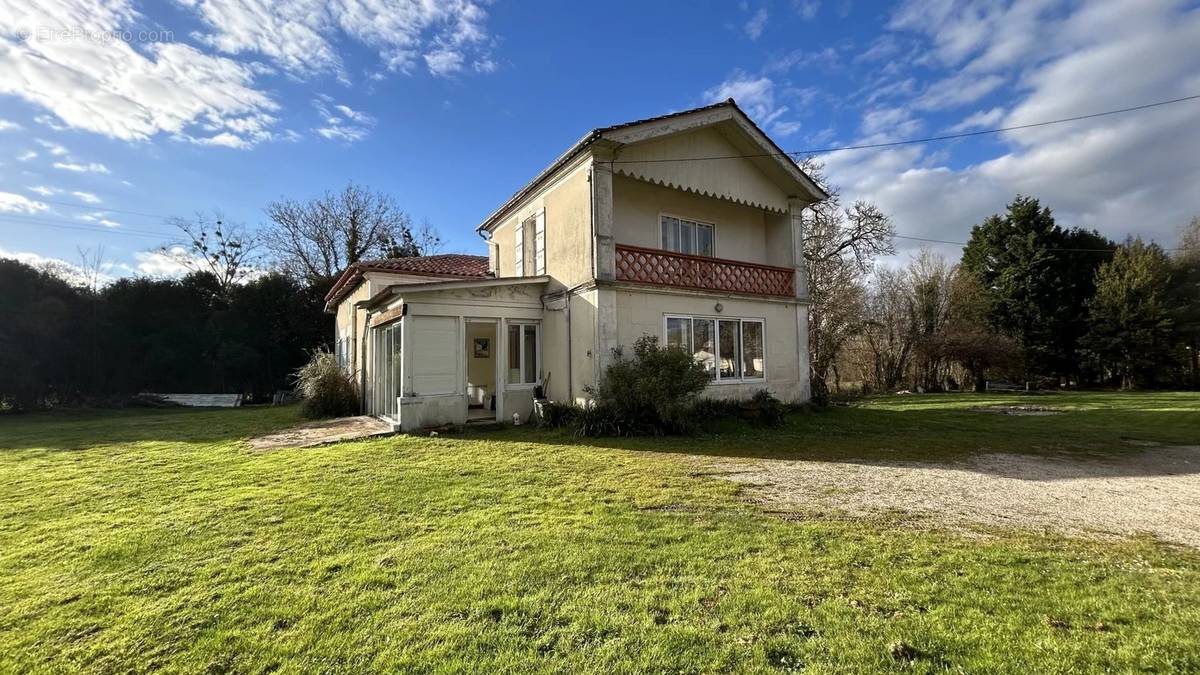 Maison à REIGNAC