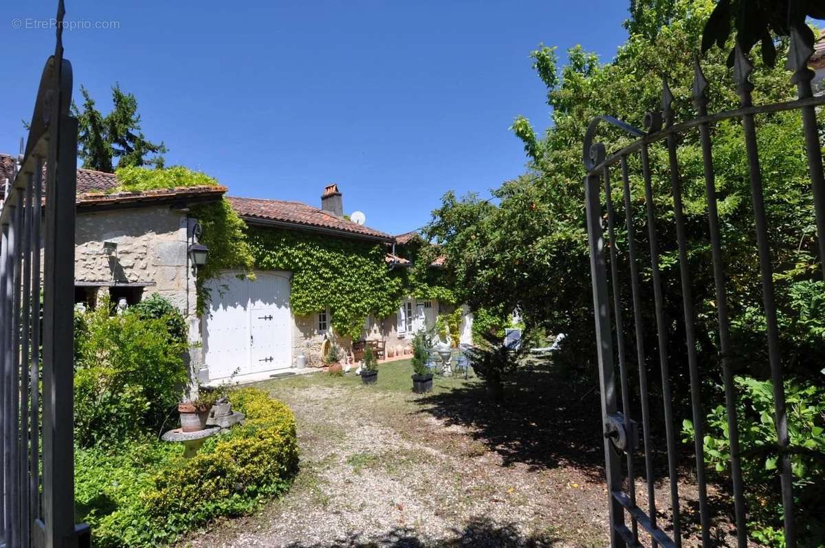 Maison à AUBETERRE-SUR-DRONNE