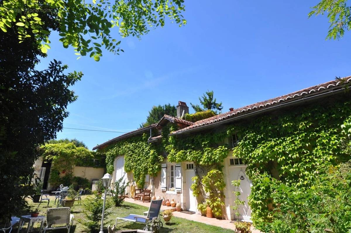 Maison à AUBETERRE-SUR-DRONNE