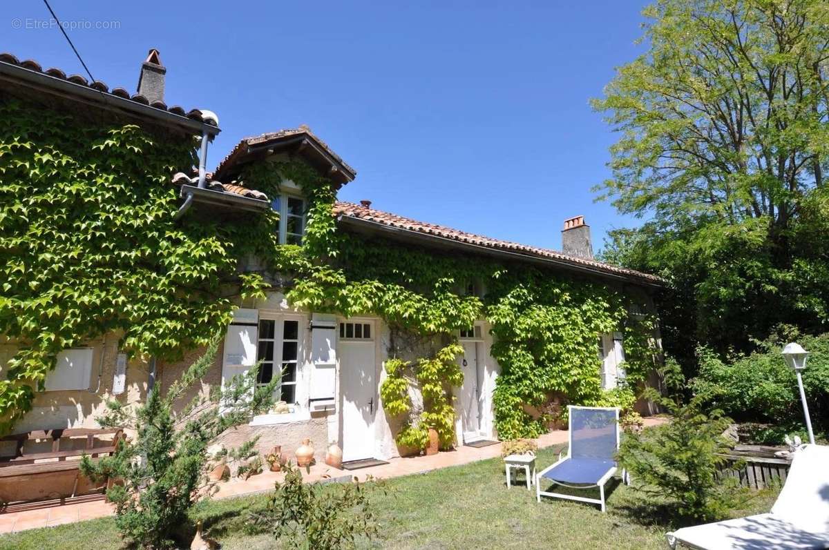 Maison à AUBETERRE-SUR-DRONNE