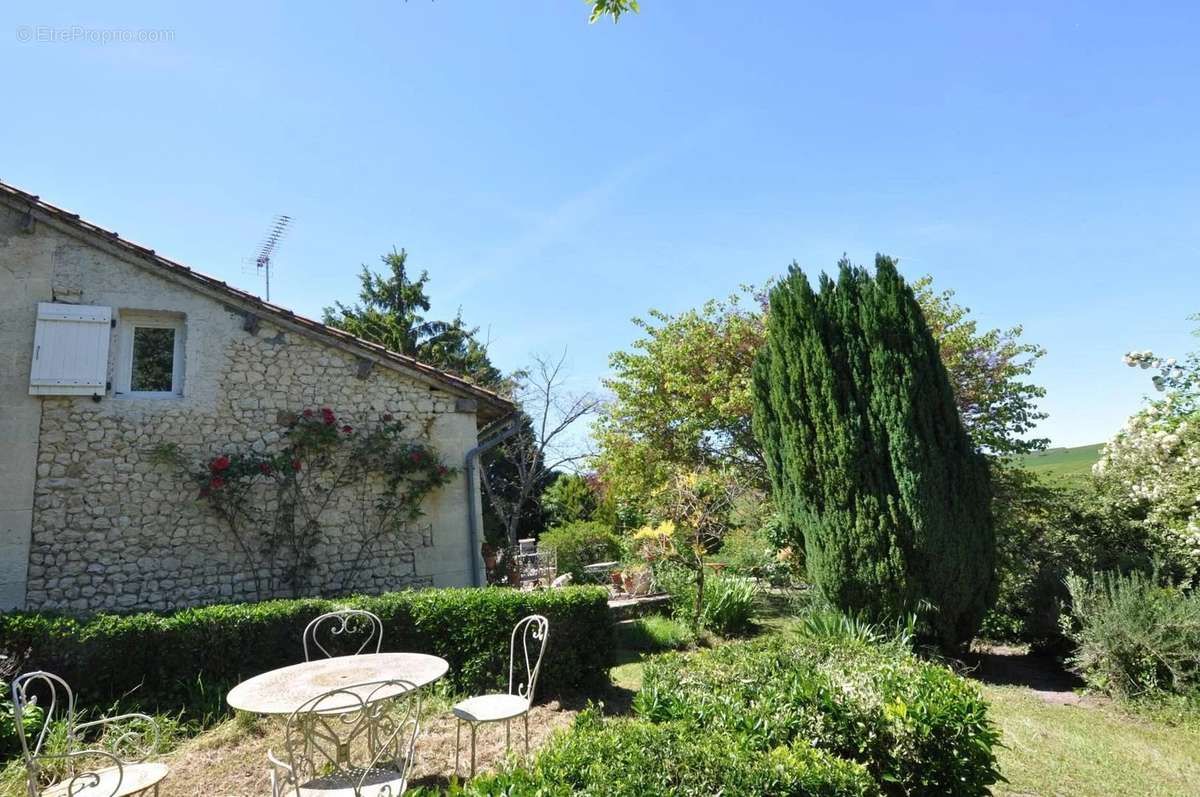 Maison à AUBETERRE-SUR-DRONNE