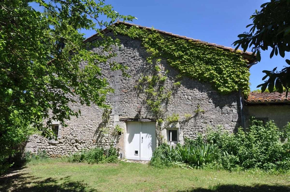 Maison à AUBETERRE-SUR-DRONNE