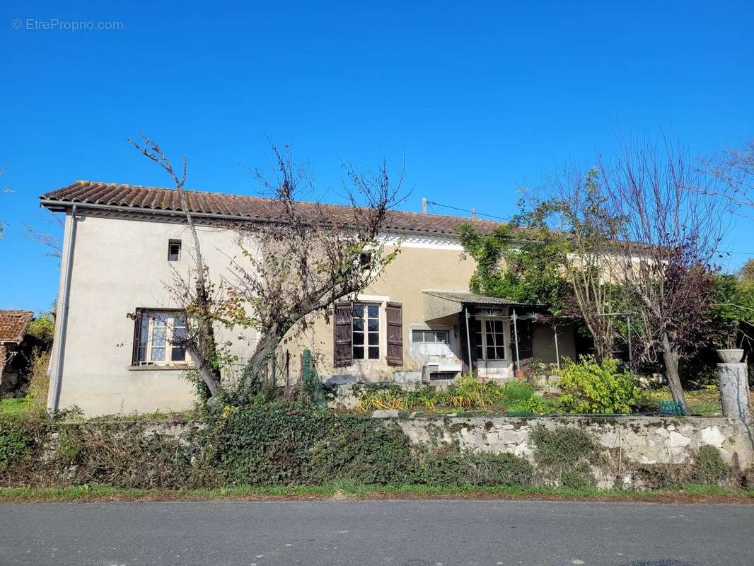 Maison à BEAUVILLE