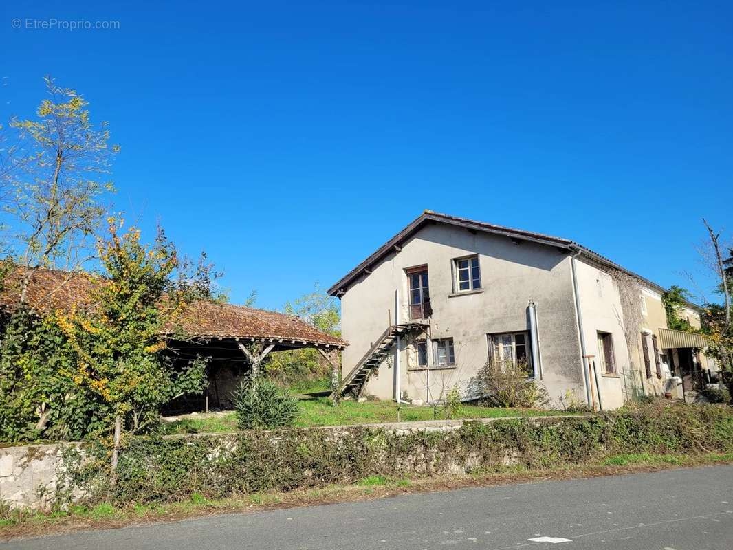 Maison à BEAUVILLE