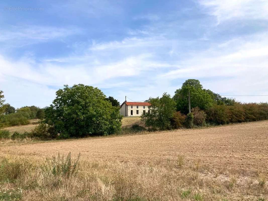 Maison à CLESSE