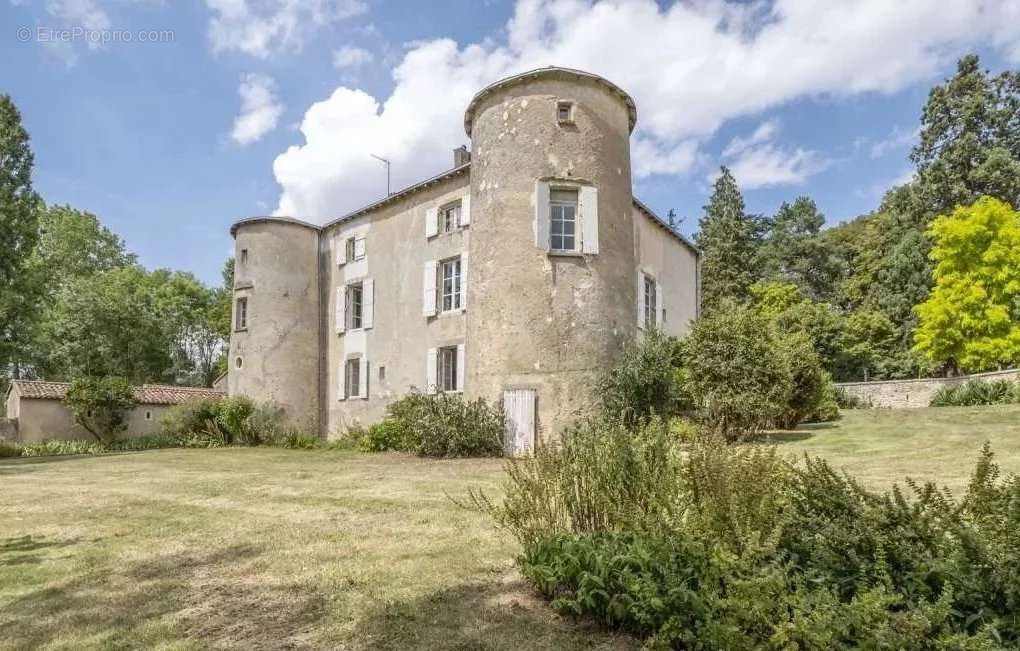 Maison à PARTHENAY