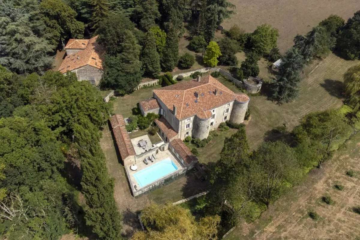 Maison à PARTHENAY