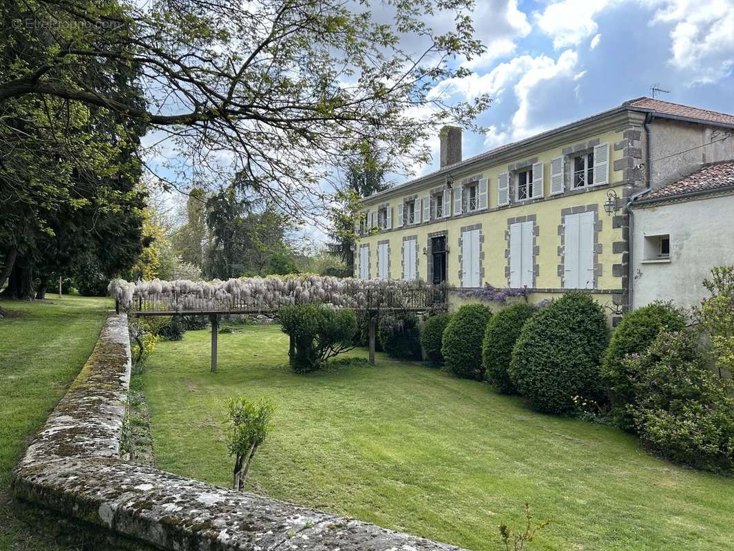 Maison à PARTHENAY