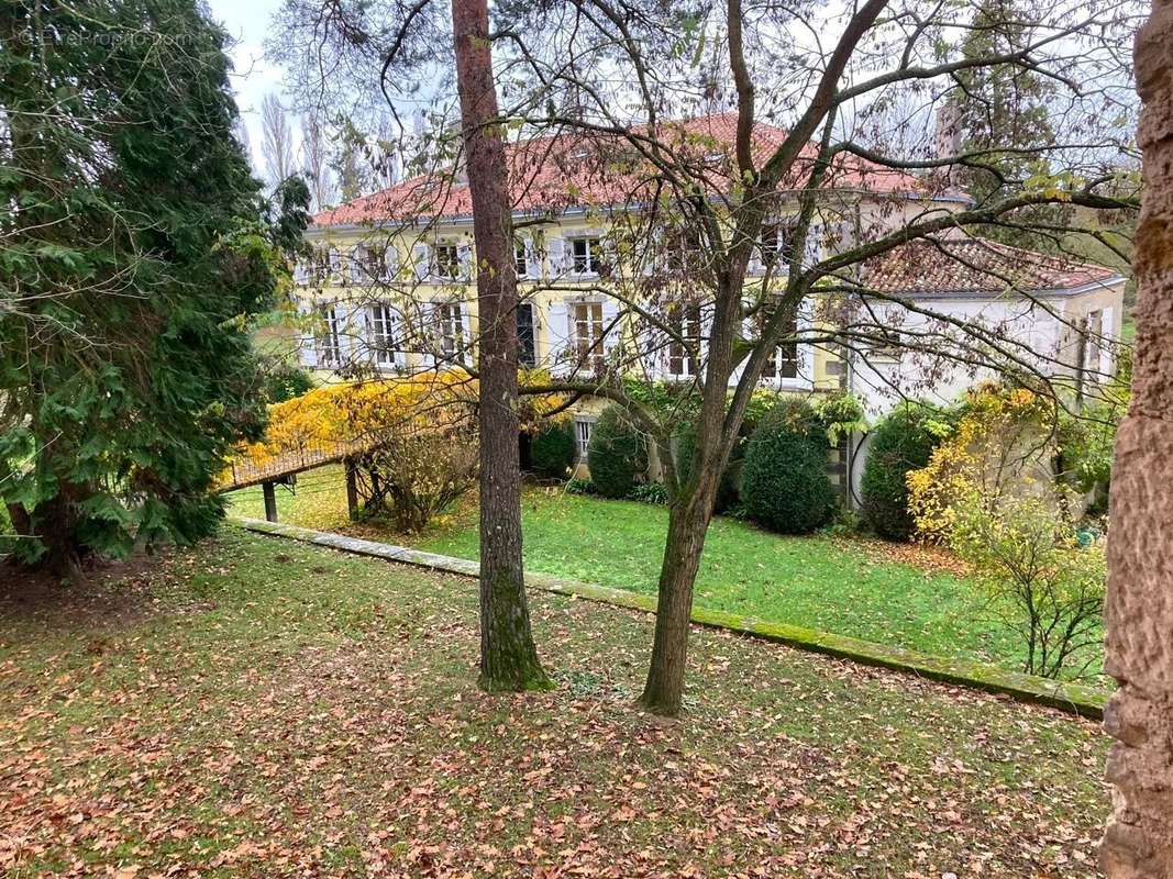 Maison à PARTHENAY