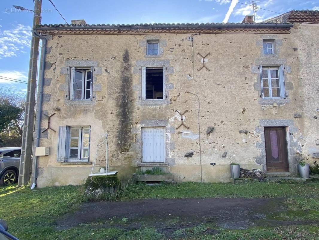 Maison à BUSSIERE-POITEVINE