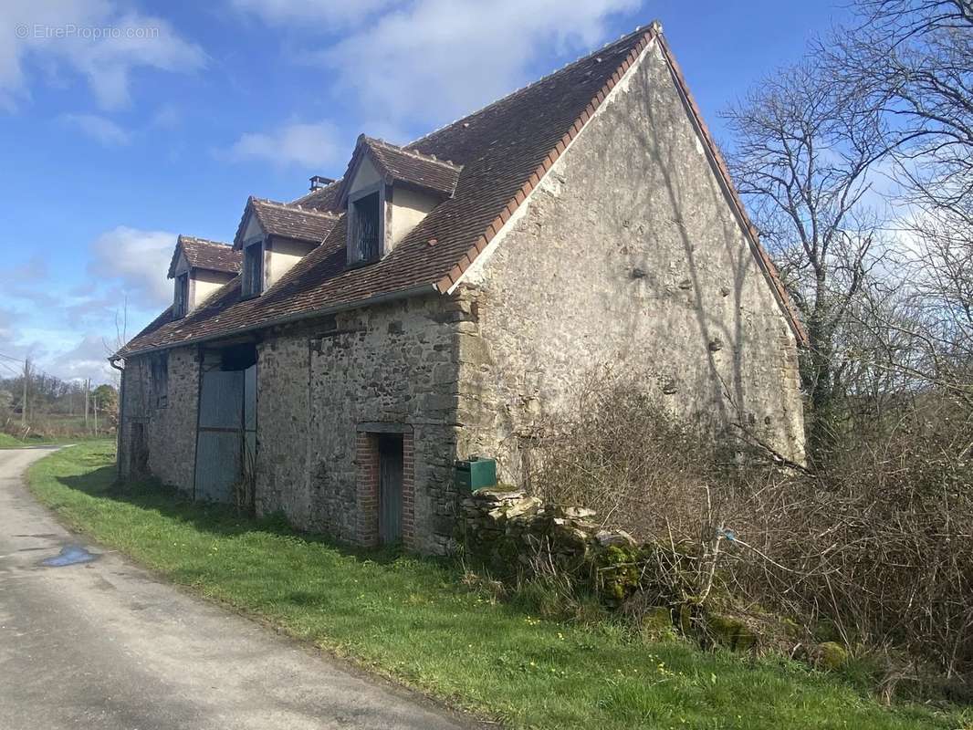 Maison à SAINT-SULPICE-LES-FEUILLES