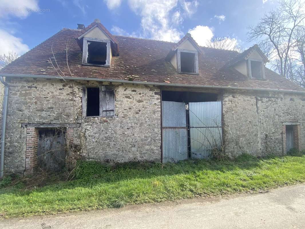 Maison à SAINT-SULPICE-LES-FEUILLES