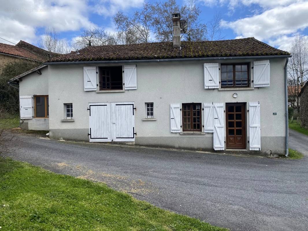 Maison à BUSSIERE-POITEVINE