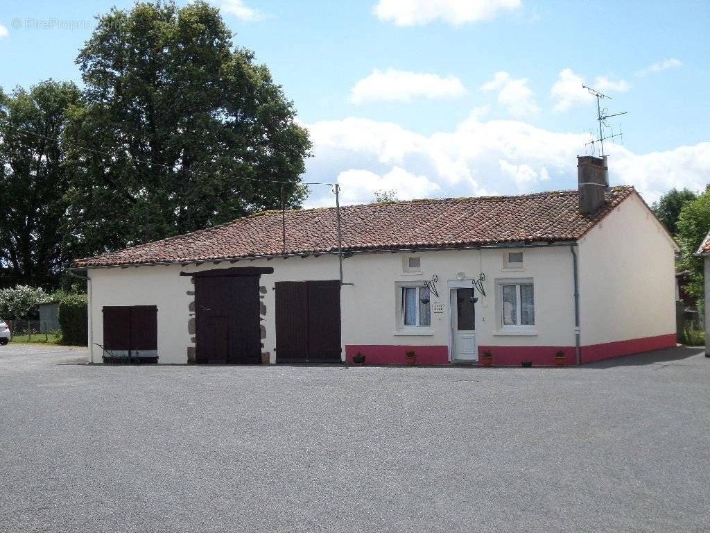 Maison à MEZIERES-SUR-ISSOIRE