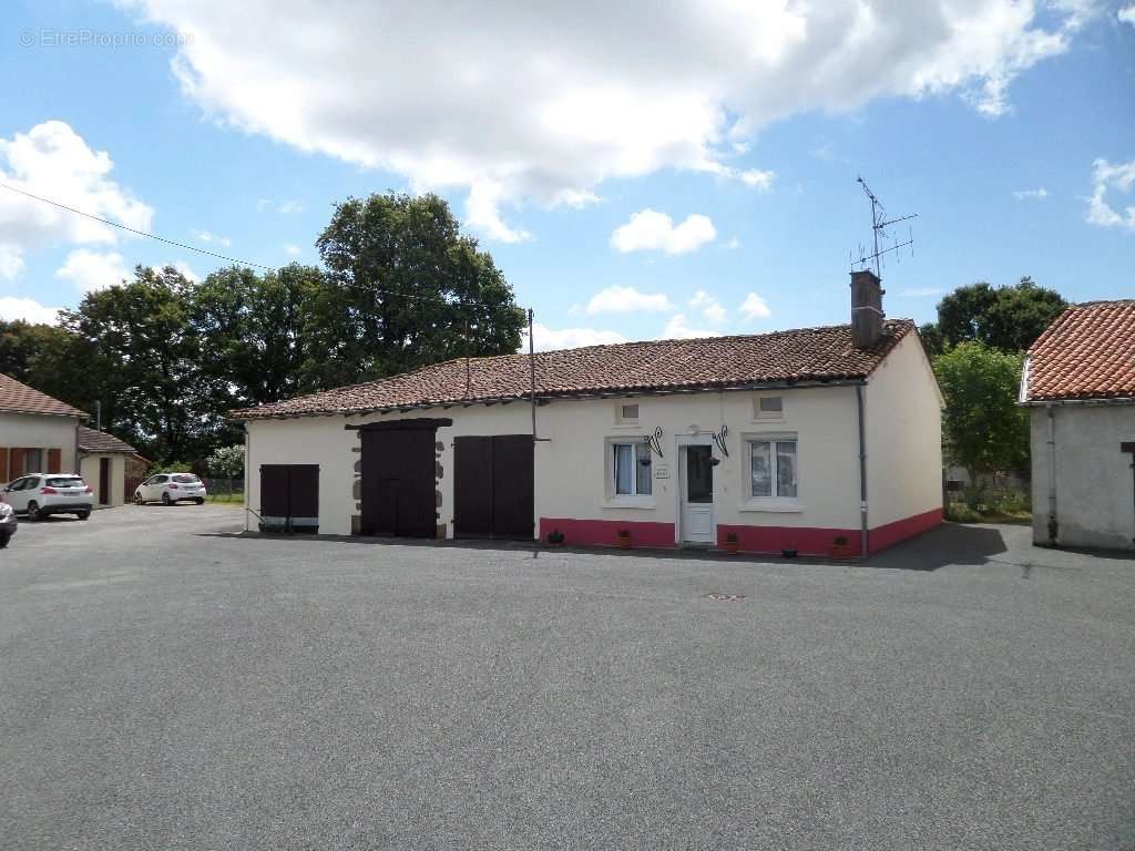 Maison à MEZIERES-SUR-ISSOIRE