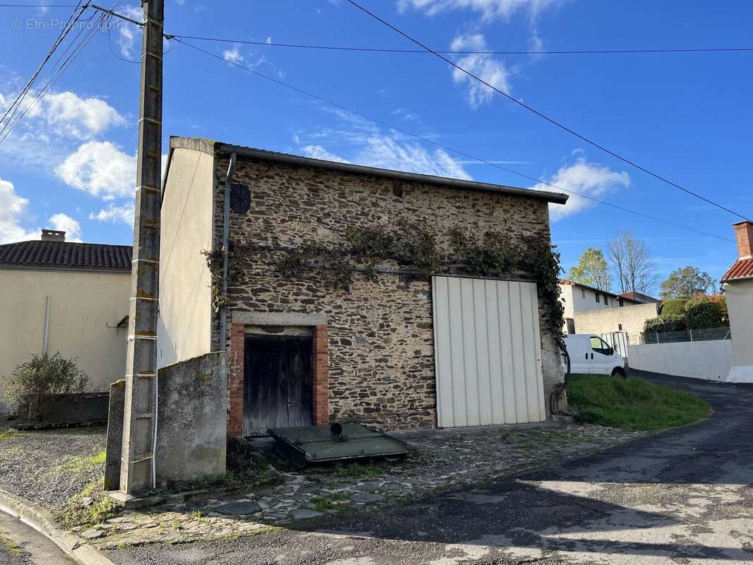 Maison à BUSSIERE-POITEVINE