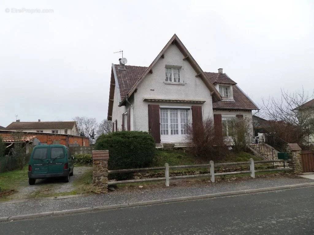 Maison à LATHUS-SAINT-REMY