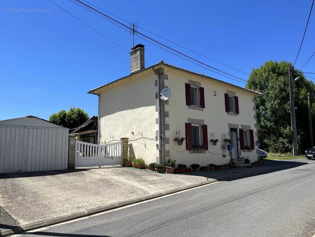 Maison à MEZIERES-SUR-ISSOIRE