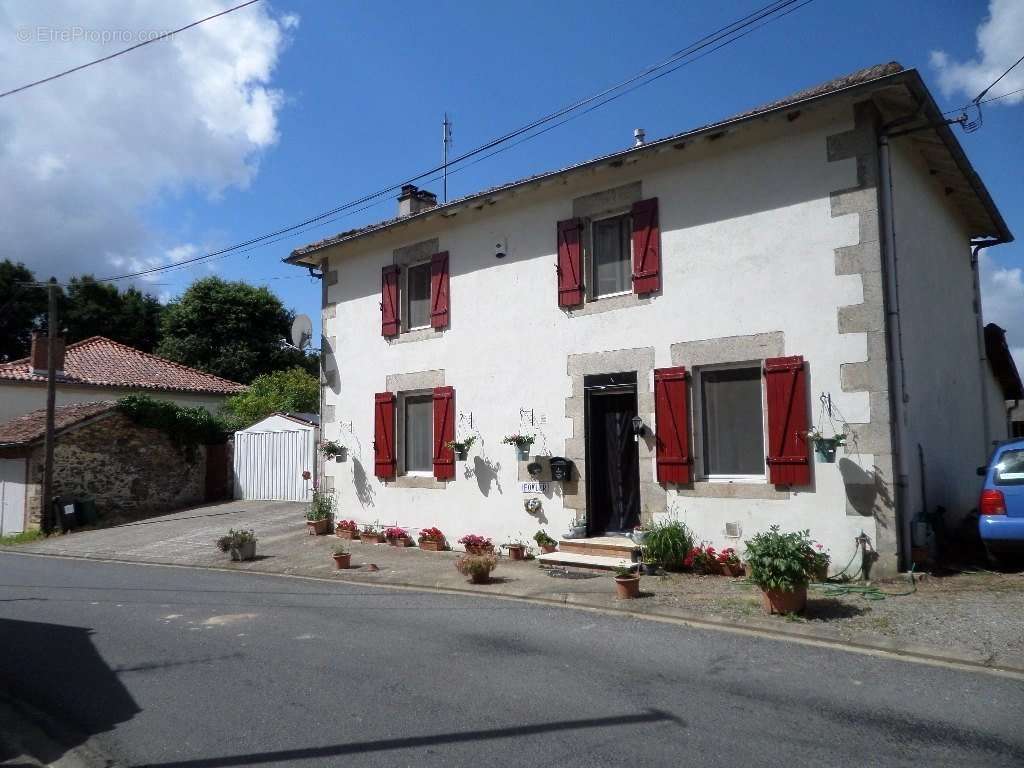 Maison à MEZIERES-SUR-ISSOIRE