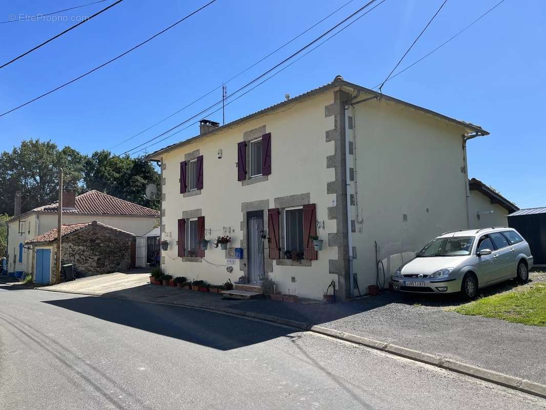 Maison à MEZIERES-SUR-ISSOIRE