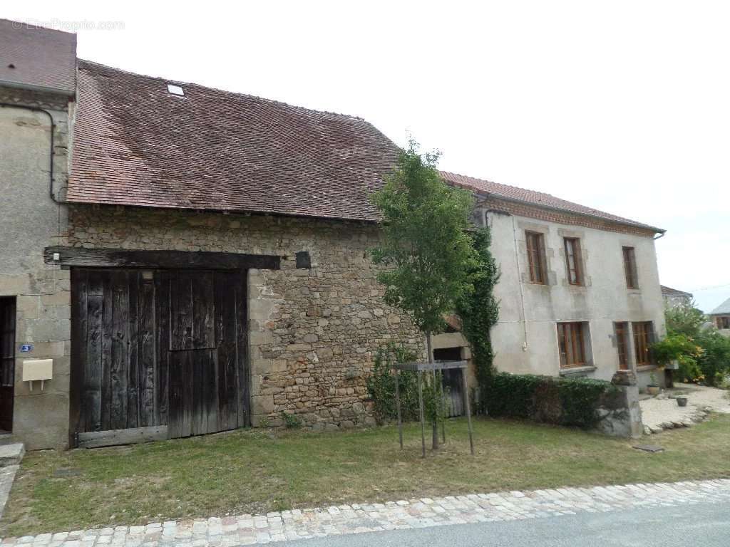 Maison à DOMPIERRE-LES-EGLISES