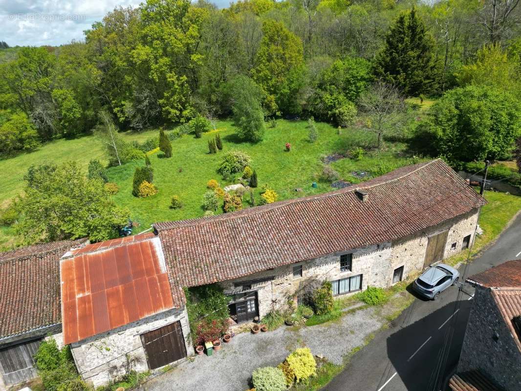 Maison à COMPREIGNAC