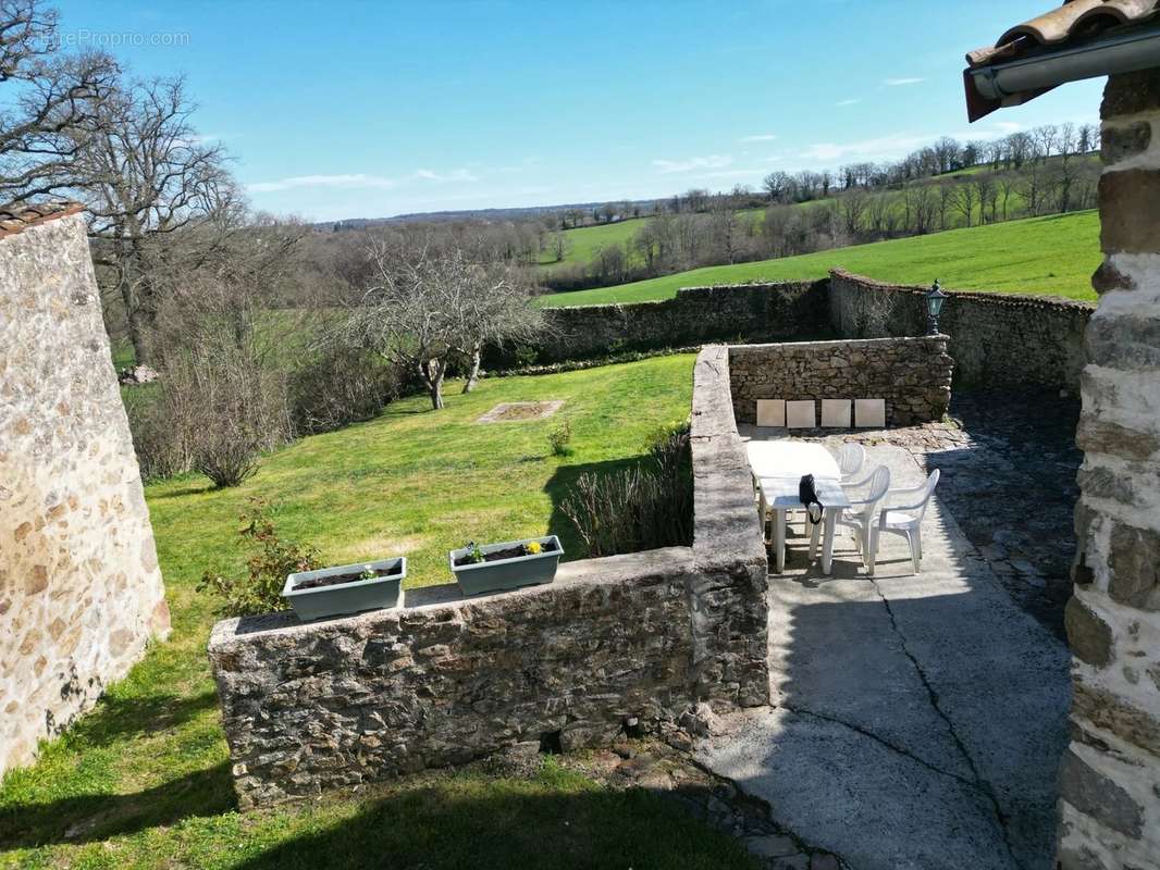 Maison à MAGNAC-LAVAL