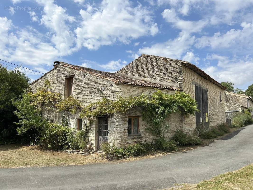 Maison à LOUBILLE