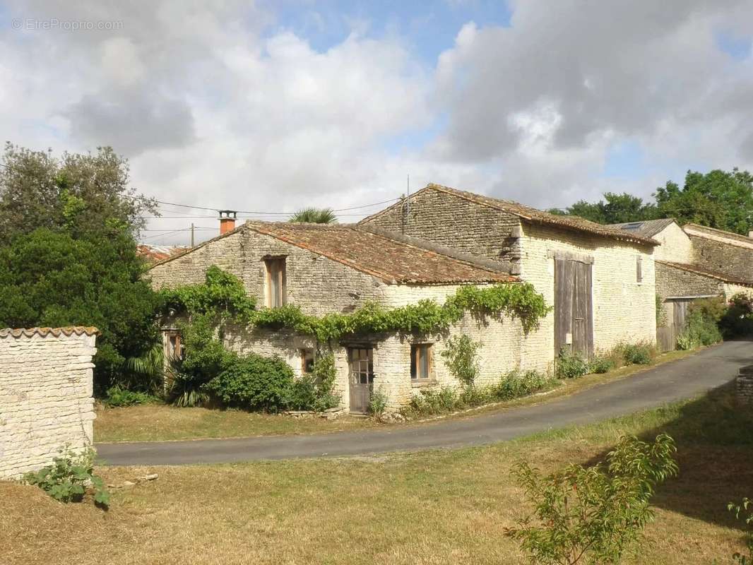 Maison à LOUBILLE