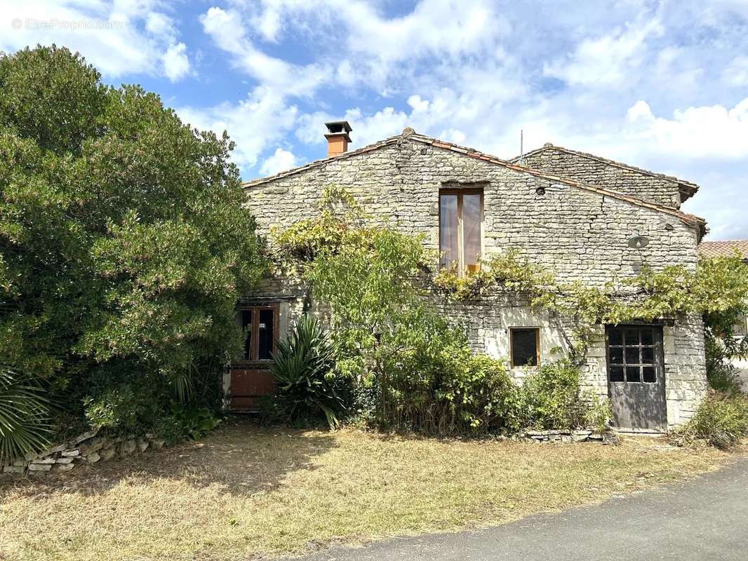 Maison à LOUBILLE