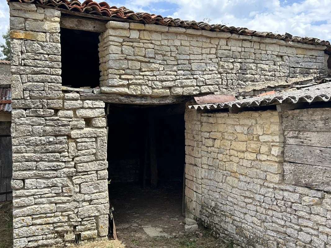 Maison à LOUBILLE