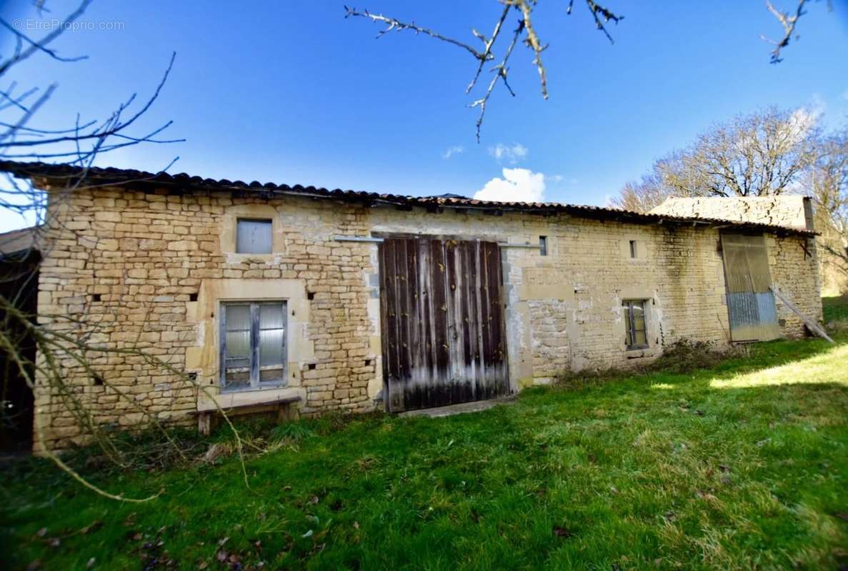 Maison à SAINT-COUTANT