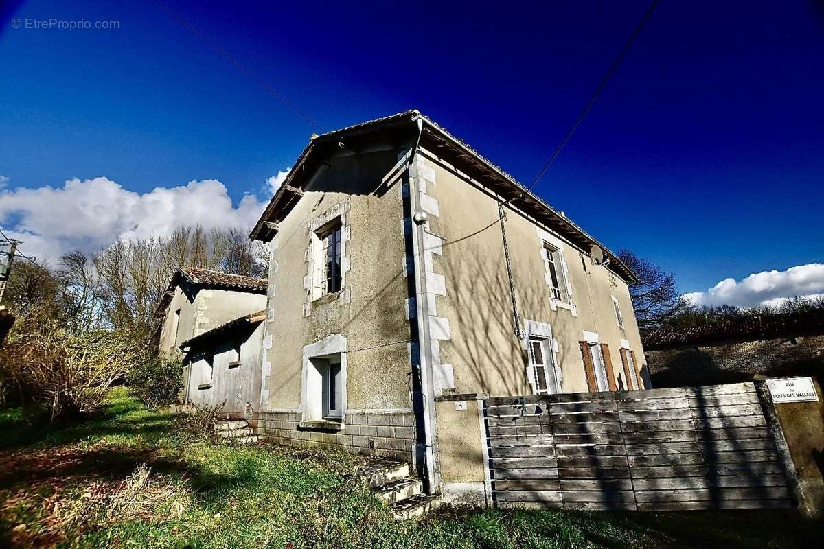 Maison à SAINT-COUTANT