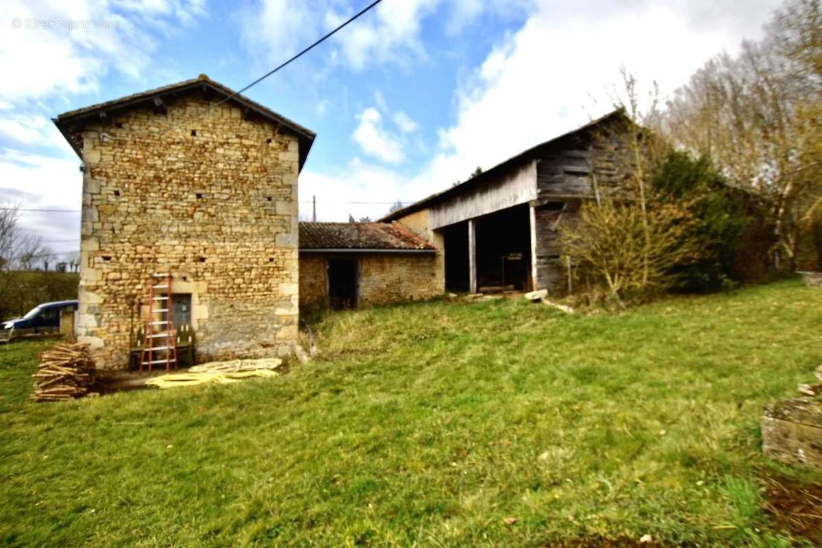 Maison à SAINT-COUTANT