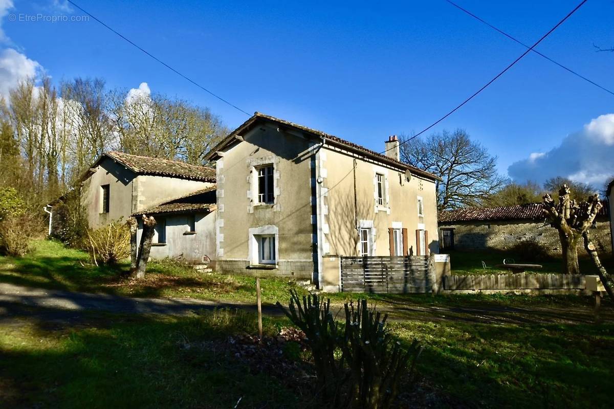 Maison à SAINT-COUTANT