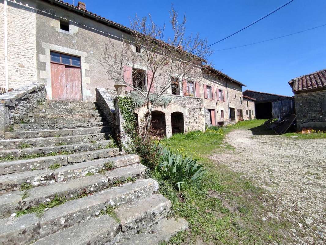 Maison à CHARROUX