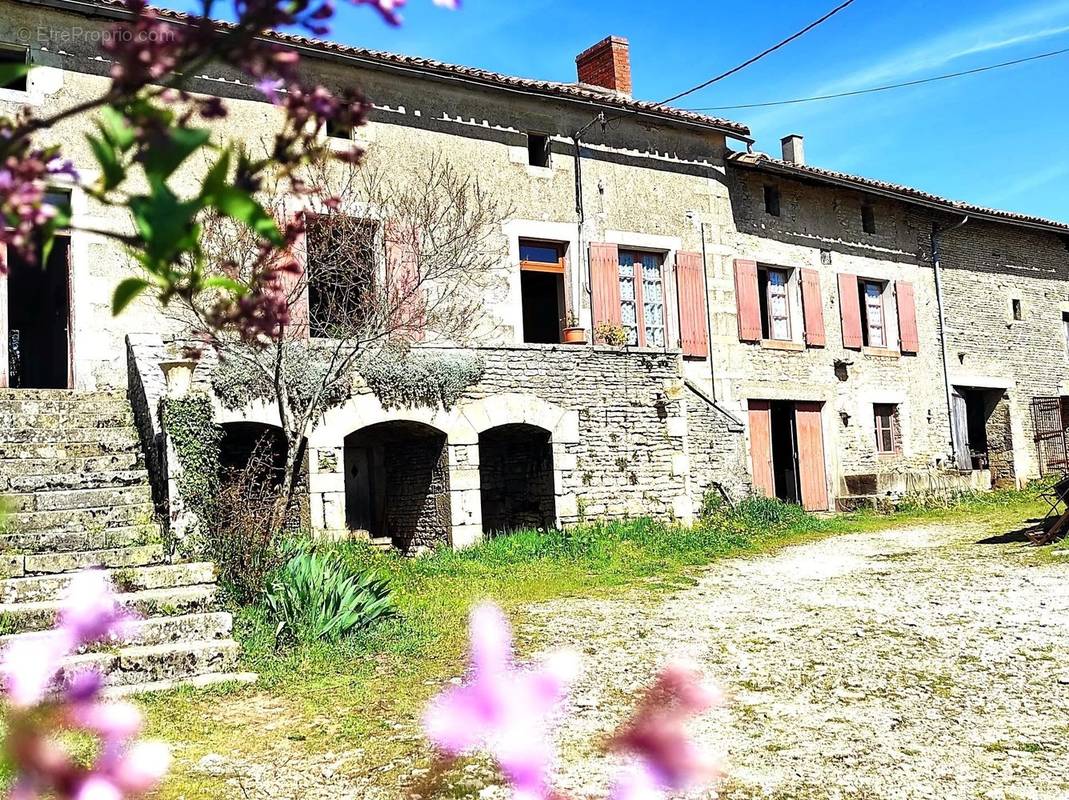 Maison à CHARROUX