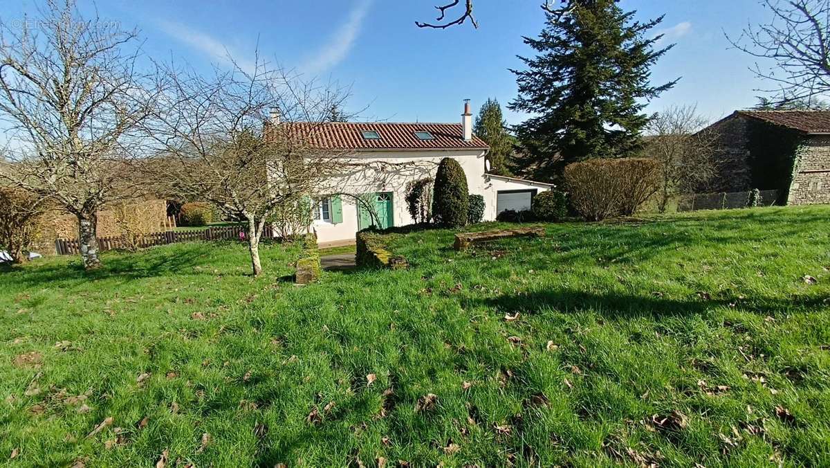 Maison à NANTEUIL-EN-VALLEE