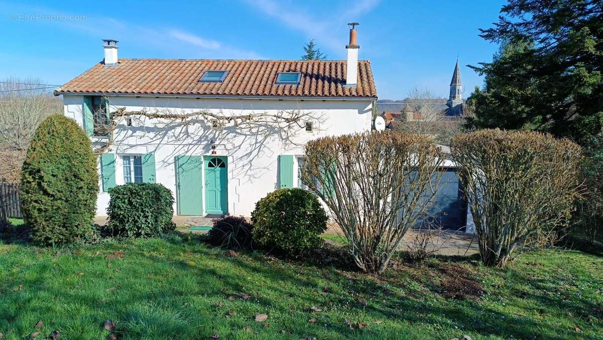 Maison à NANTEUIL-EN-VALLEE