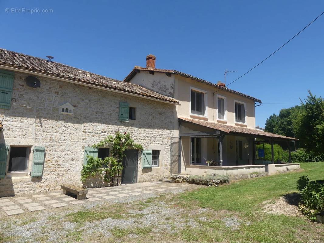 Maison à PAIZAY-LE-TORT