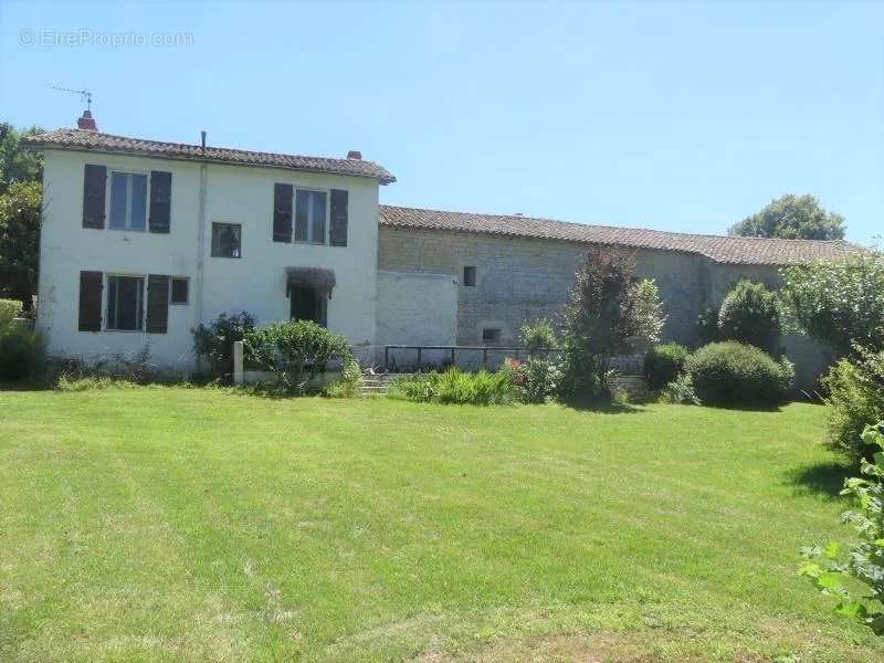 Maison à PAIZAY-LE-TORT