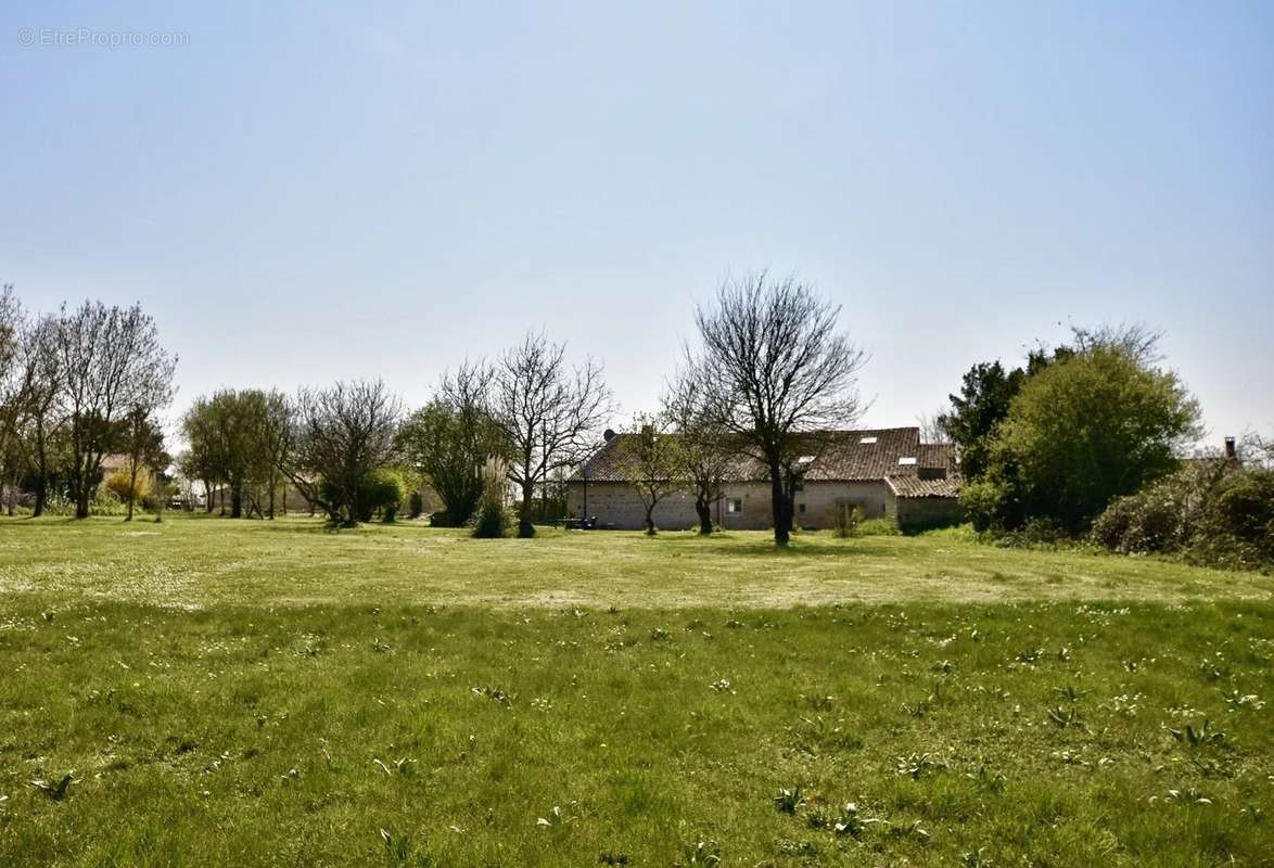 Maison à CHEF-BOUTONNE