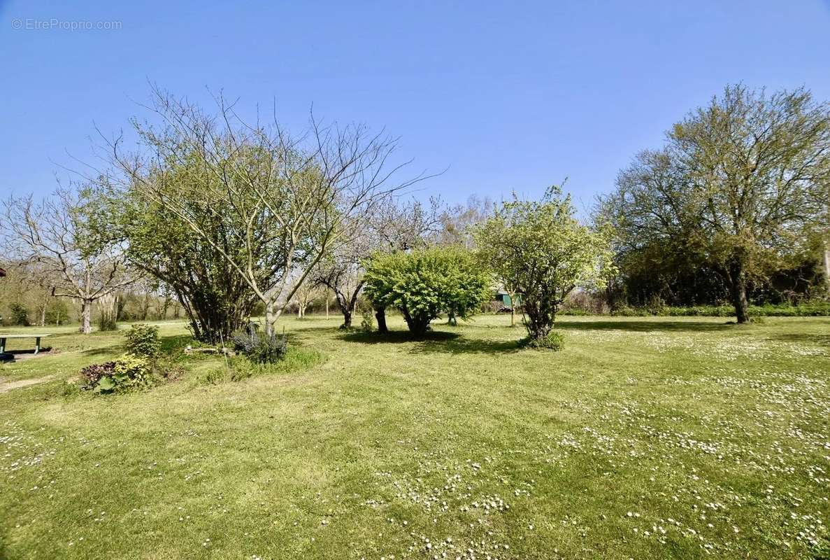 Maison à CHEF-BOUTONNE