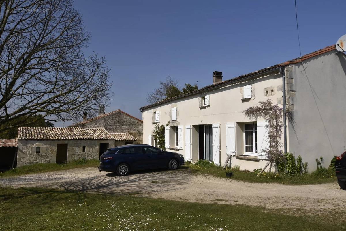 Maison à CHEF-BOUTONNE