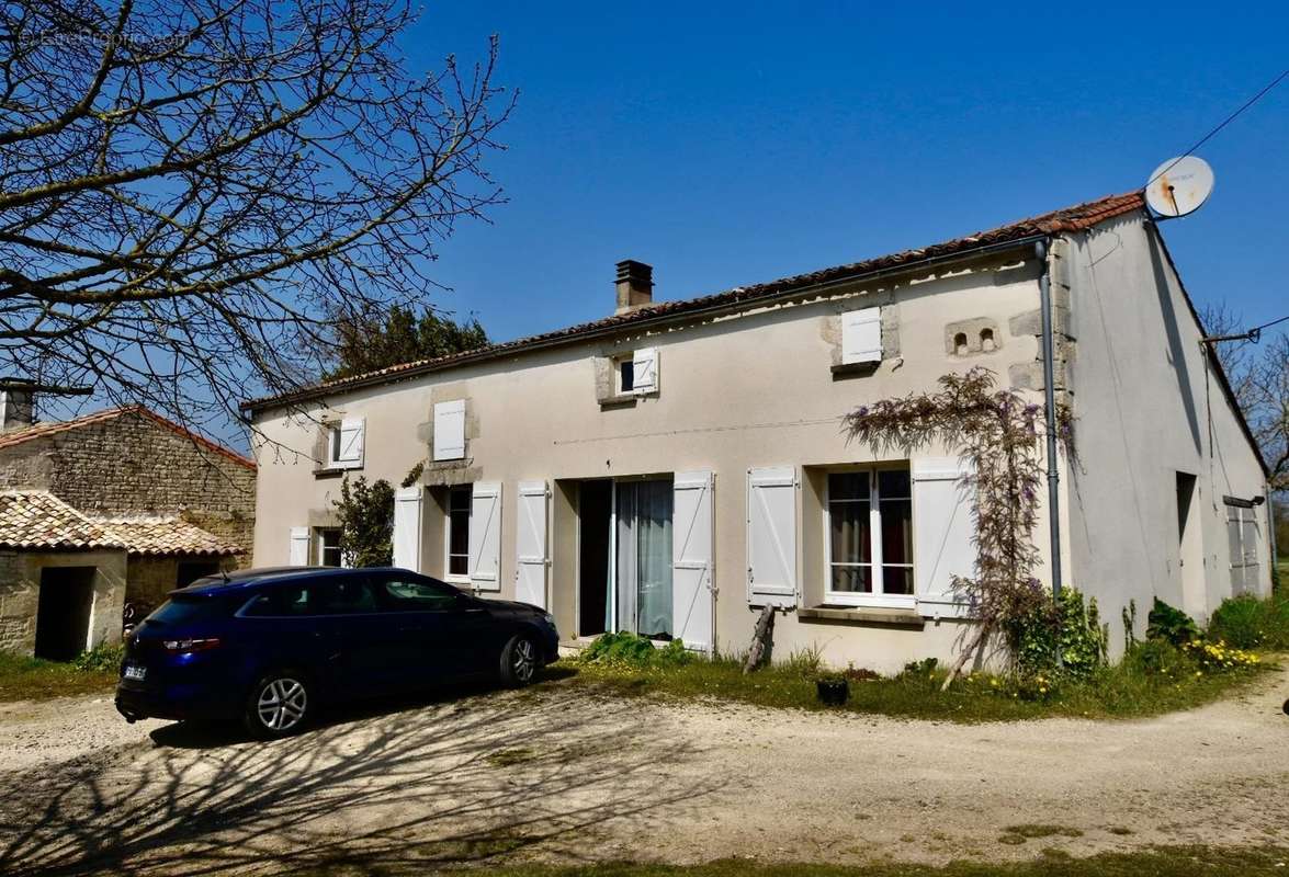 Maison à CHEF-BOUTONNE